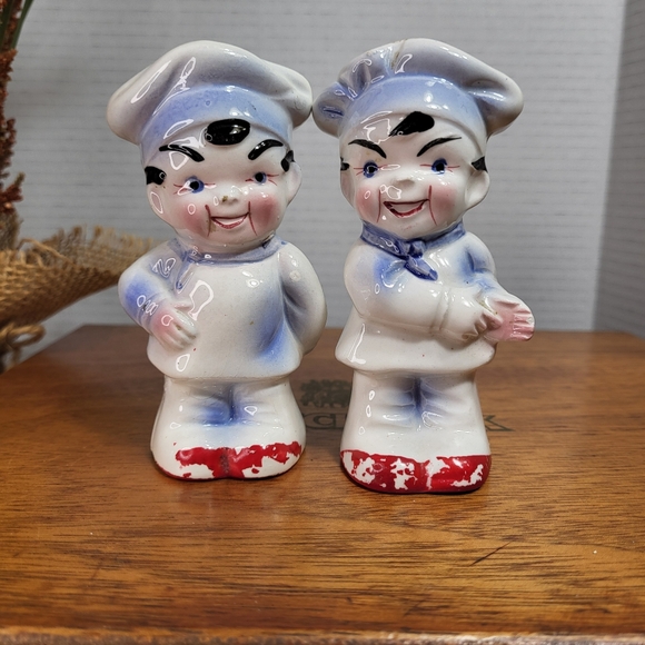 Vintage Ceramic Chefs Salt and Pepper Shakers - Picture 1 of 15